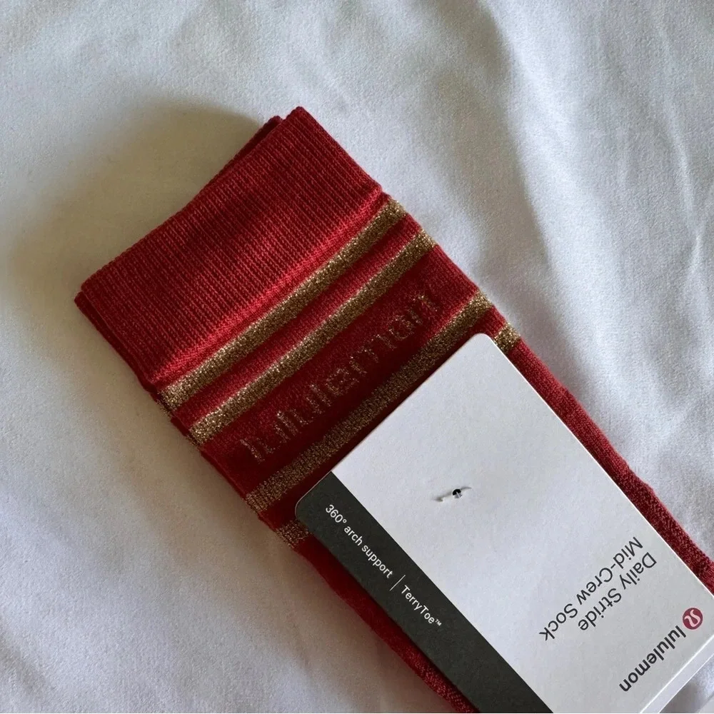 🆕❤️ Lululemon Daily Stride Mid Crew Sock Shine - Cayenne